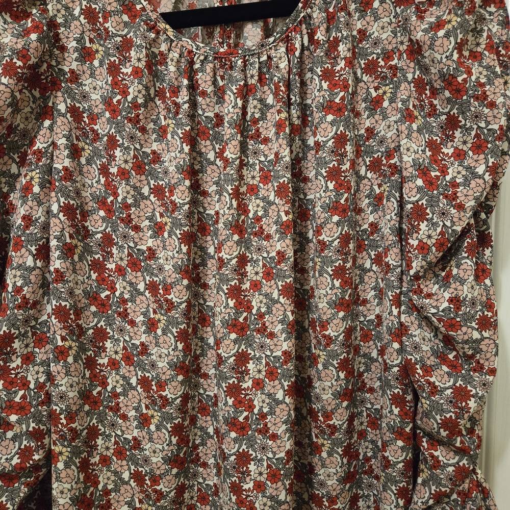 Max Studio Red and White Floral Blouse - Picture 3 of 8